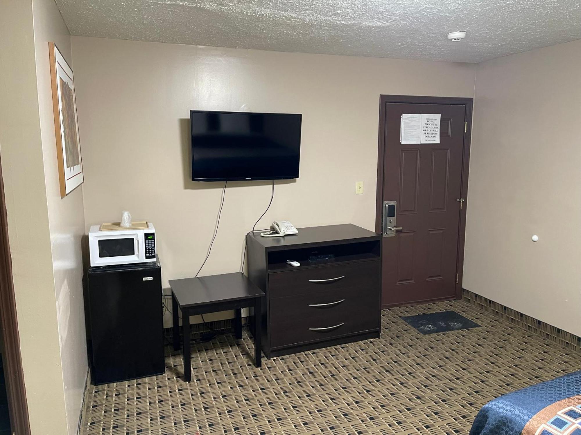 Economy Inn & Suites Ashtabula Exteriér fotografie