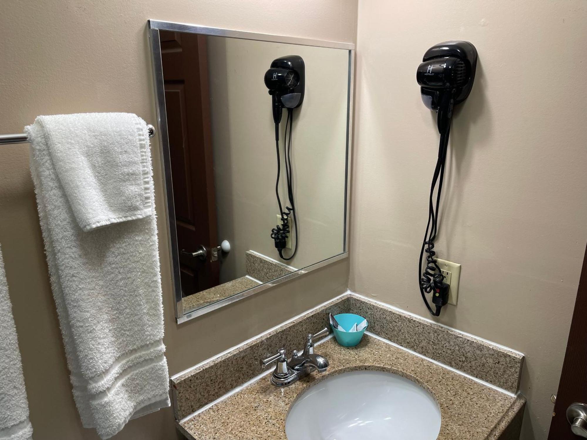 Economy Inn & Suites Ashtabula Exteriér fotografie