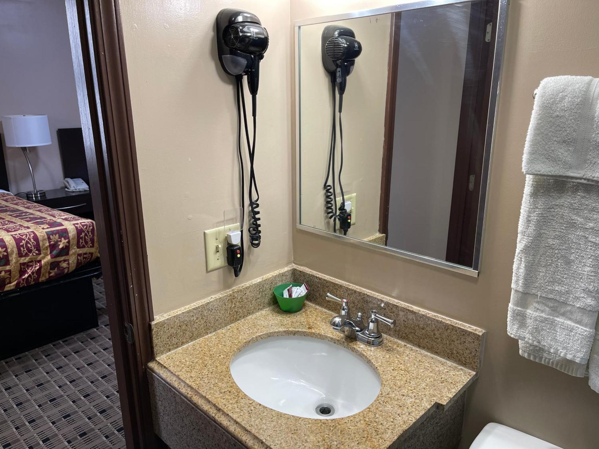 Economy Inn & Suites Ashtabula Exteriér fotografie