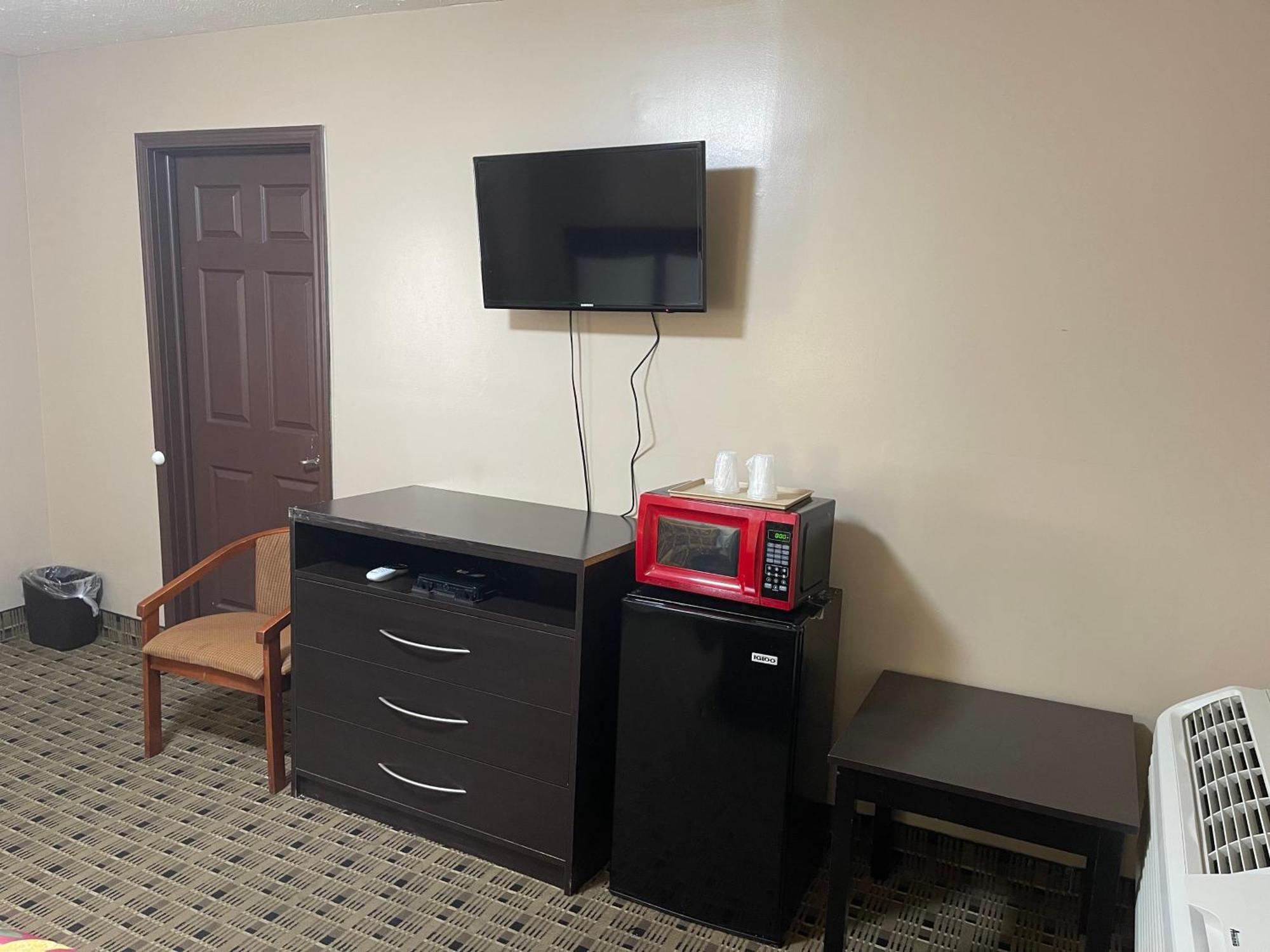 Economy Inn & Suites Ashtabula Exteriér fotografie