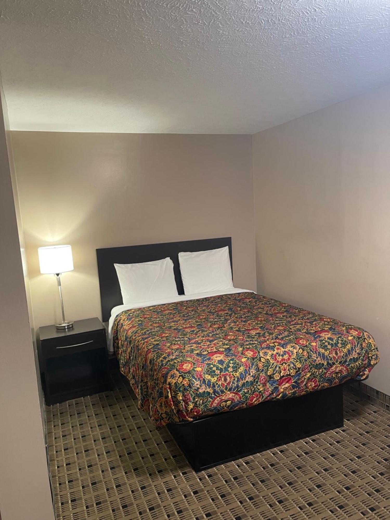 Economy Inn & Suites Ashtabula Exteriér fotografie