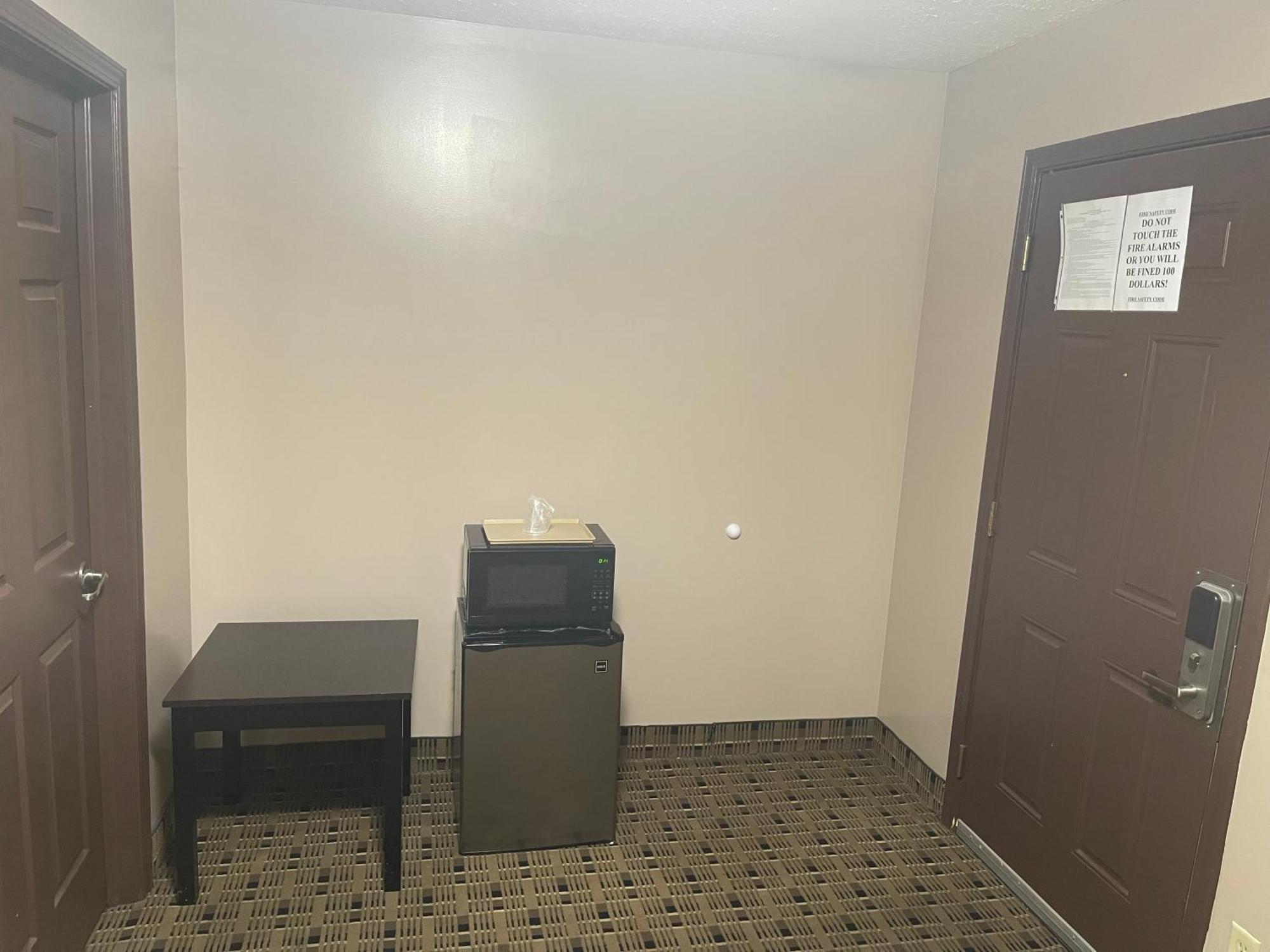 Economy Inn & Suites Ashtabula Exteriér fotografie