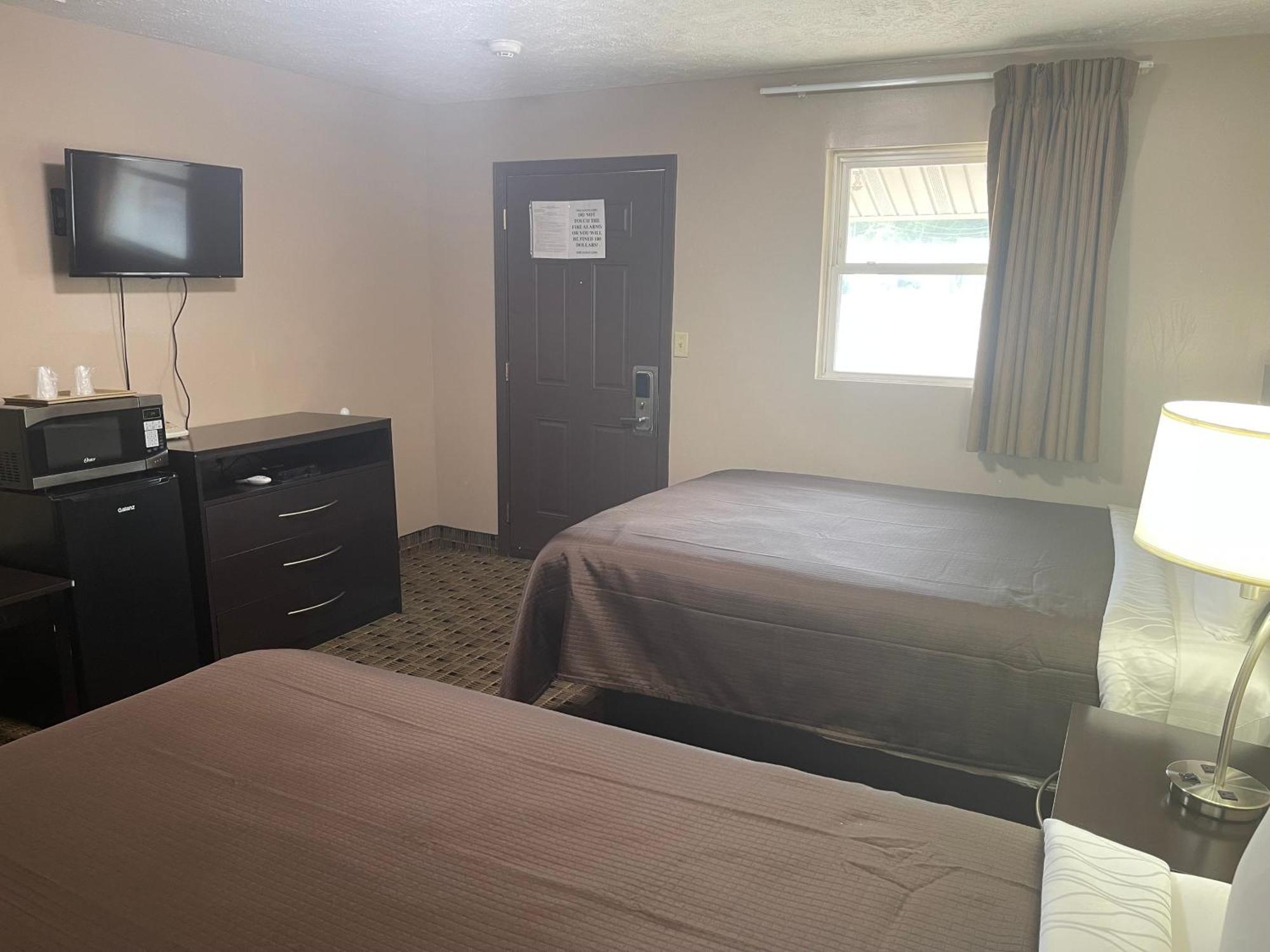Economy Inn & Suites Ashtabula Exteriér fotografie