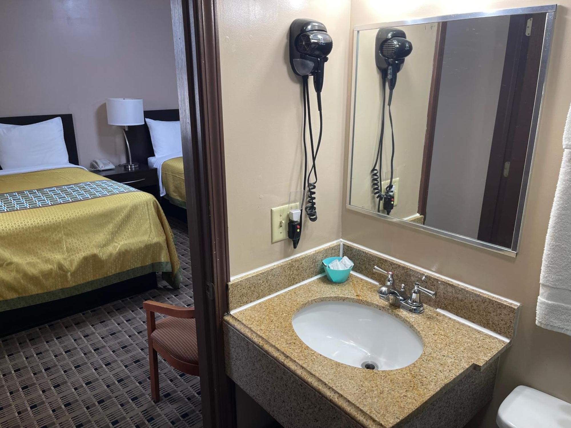 Economy Inn & Suites Ashtabula Exteriér fotografie
