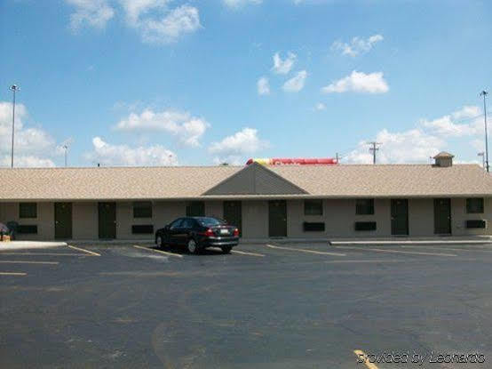 Economy Inn & Suites Ashtabula Exteriér fotografie
