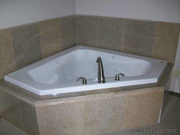 Economy Inn & Suites Ashtabula Pokoj fotografie